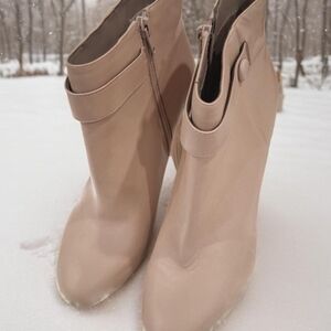 Nine West Cream Ankle Booties Size 9.5